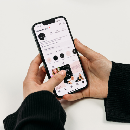 Company social media management for B2B businesses